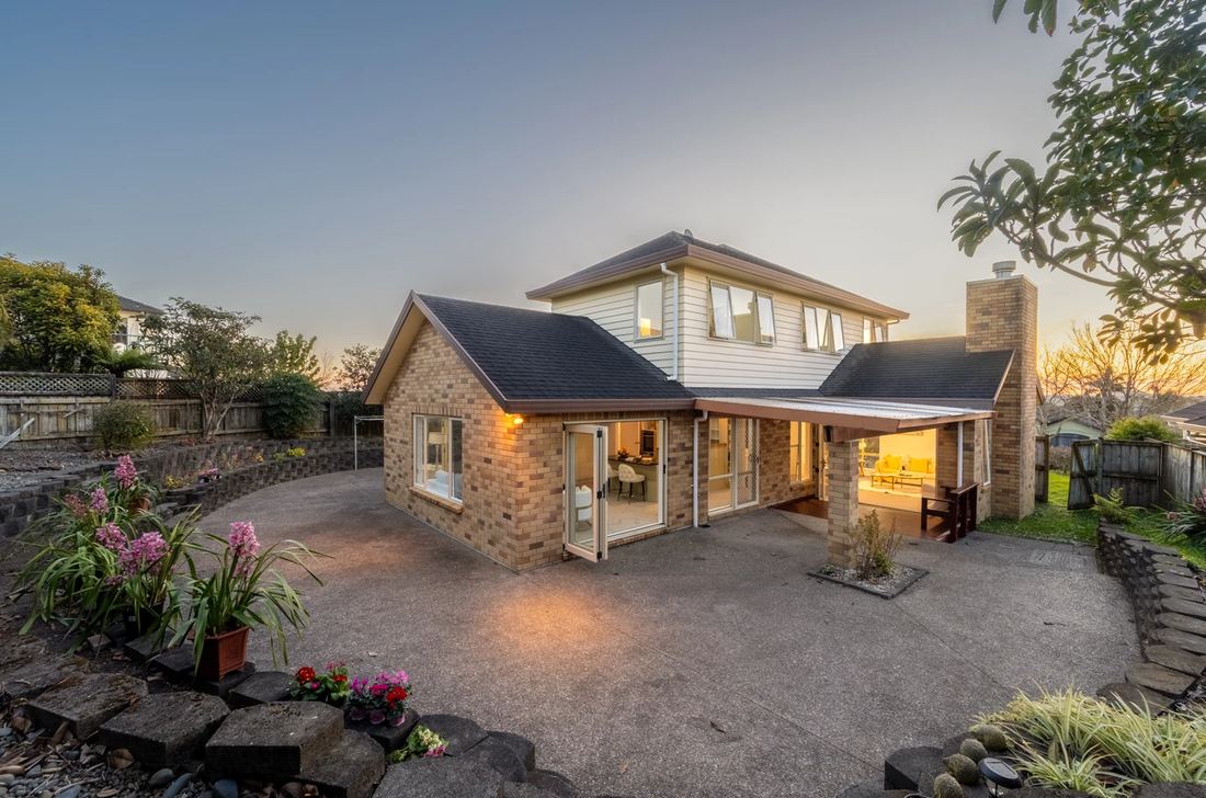 132 John Brooke Crescent, outdoor living and covered patio
