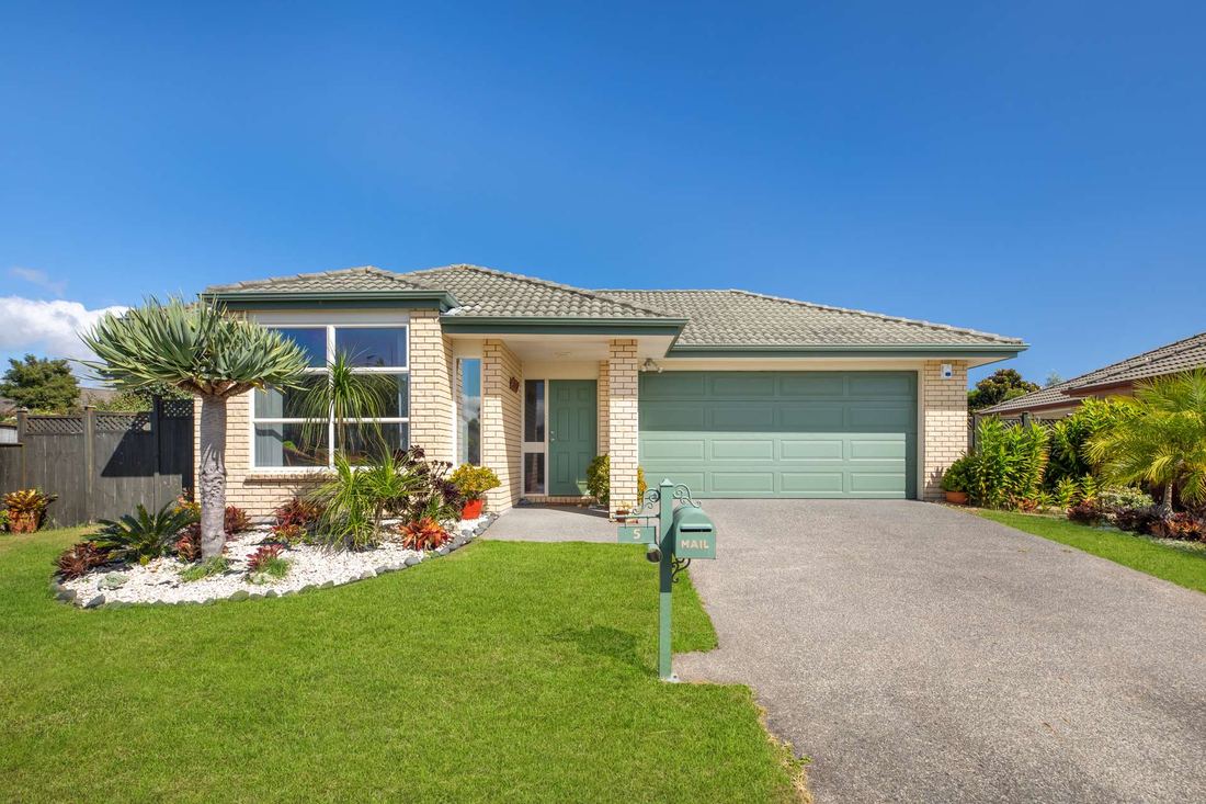 5 Bellshill Close, Wattle Downs, sold by Angus Chan