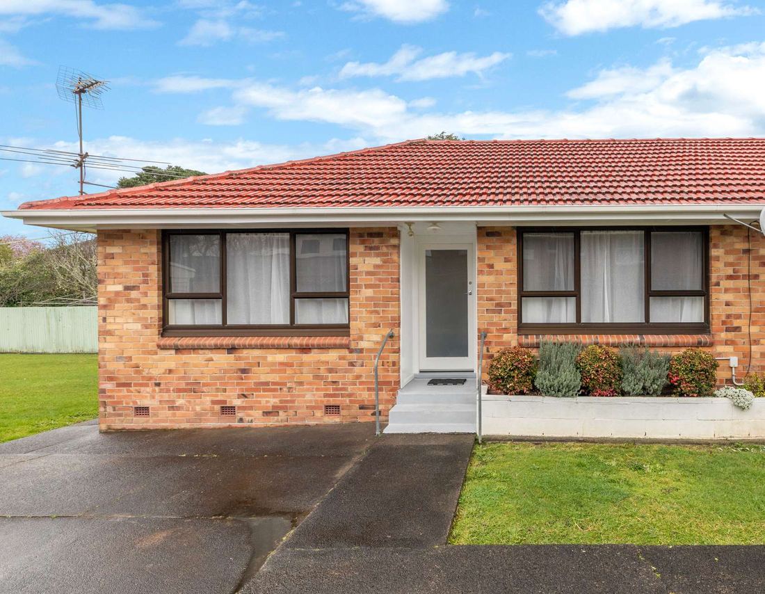 2/11 Miles Avenue, Papatoetoe, sold by Angus Chan