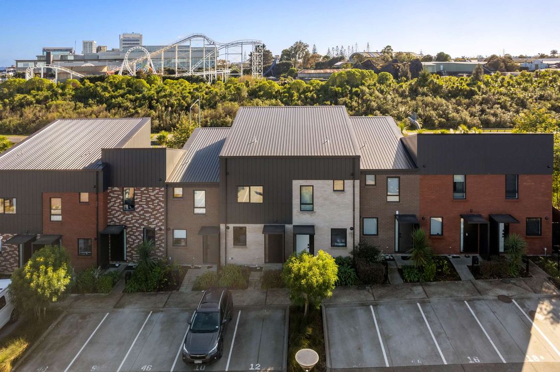 12 Rara Lane, Manukau, sold by Angus Chan