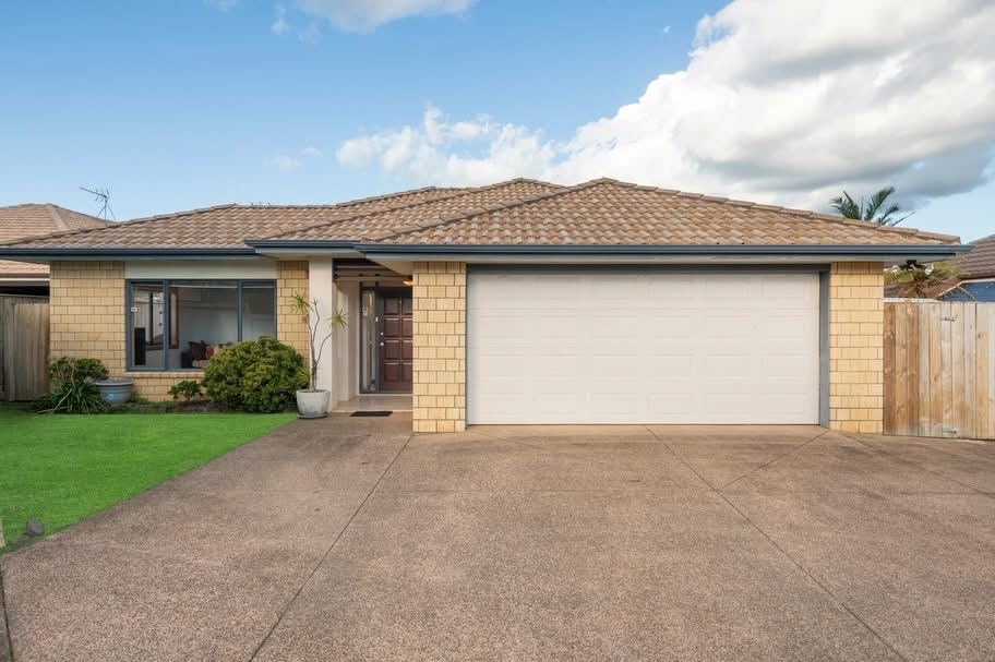 5 Sayes Close, East Tāmaki, sold by Angus Chan