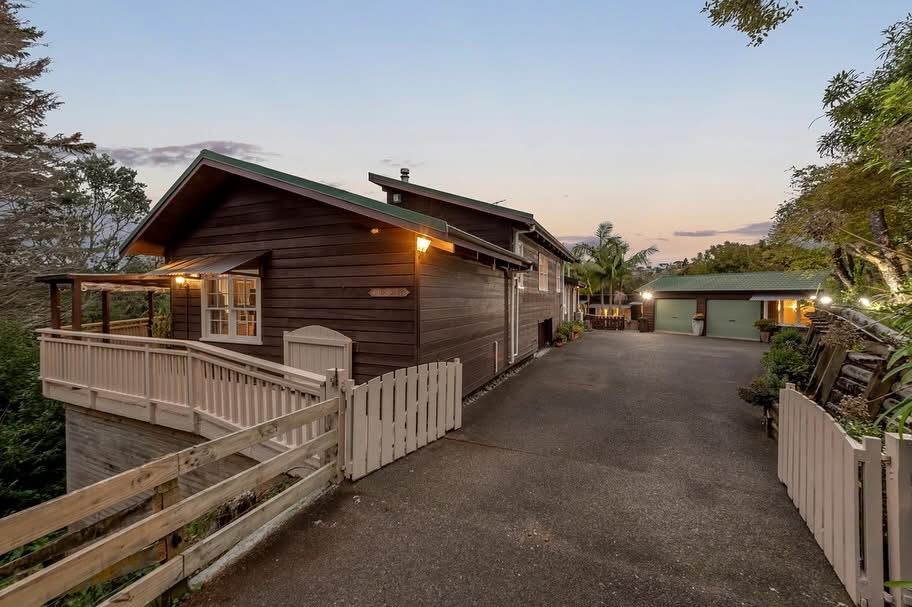 41 Tanglewood Place, Cockle Bay, sold by Angus Chan