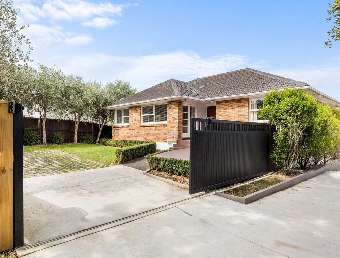 18 Union Road, Howick, sold by Angus Chan