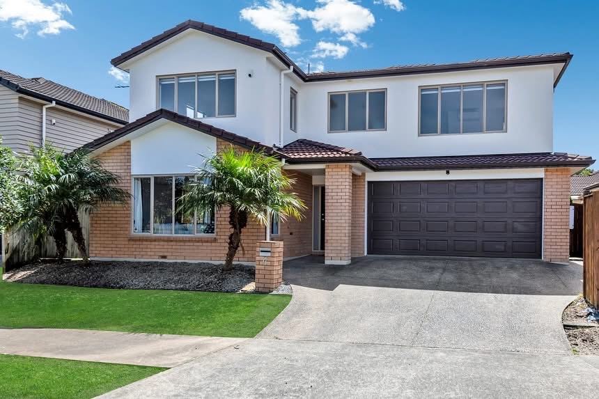 4 Villarosa Lane, Flat Bush, sold by Angus Chan