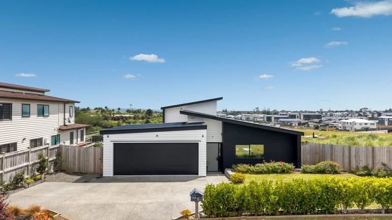 11 Whawhaki Road, Beachlands, sold by Angus Chan